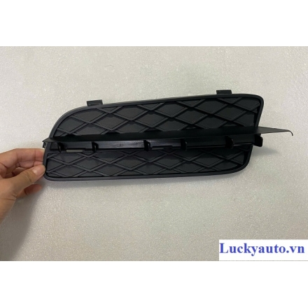 Ốp dưới đèn gầm sương mù bên lái xe BMW X5_ 51 11 7 159 593- 51117159593
